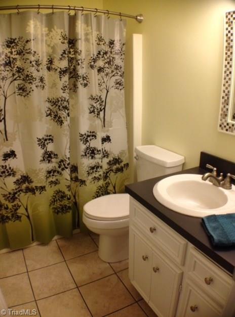 3419 Polo Road, Unit 4 Winston-Salem, NC 27106 - Photo 9 of 17 Main level bath