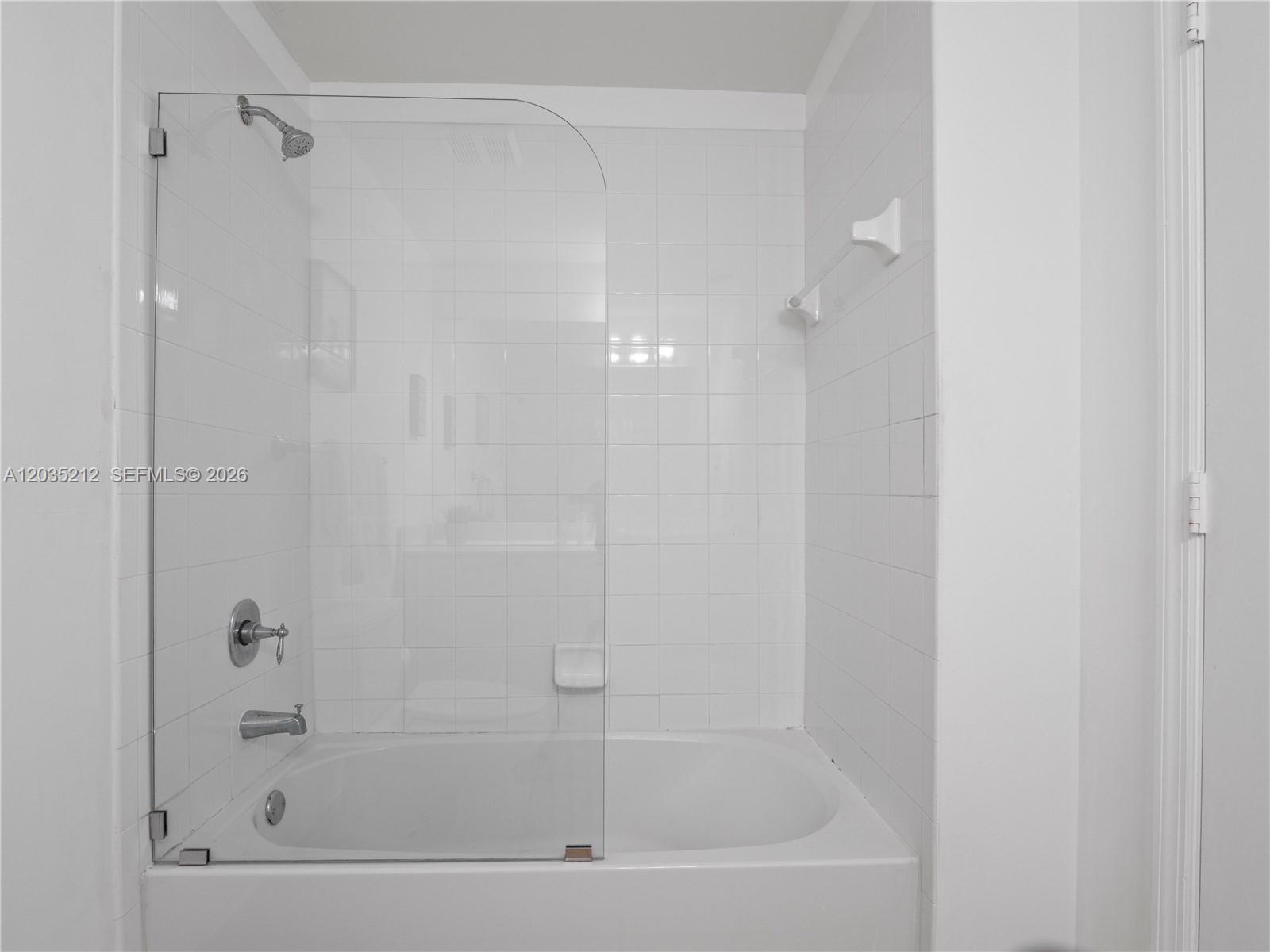 888 Douglas Road, Unit 302 Coral Gables, FL 33134 - Photo 27 of 51 SECOND BATHROOM