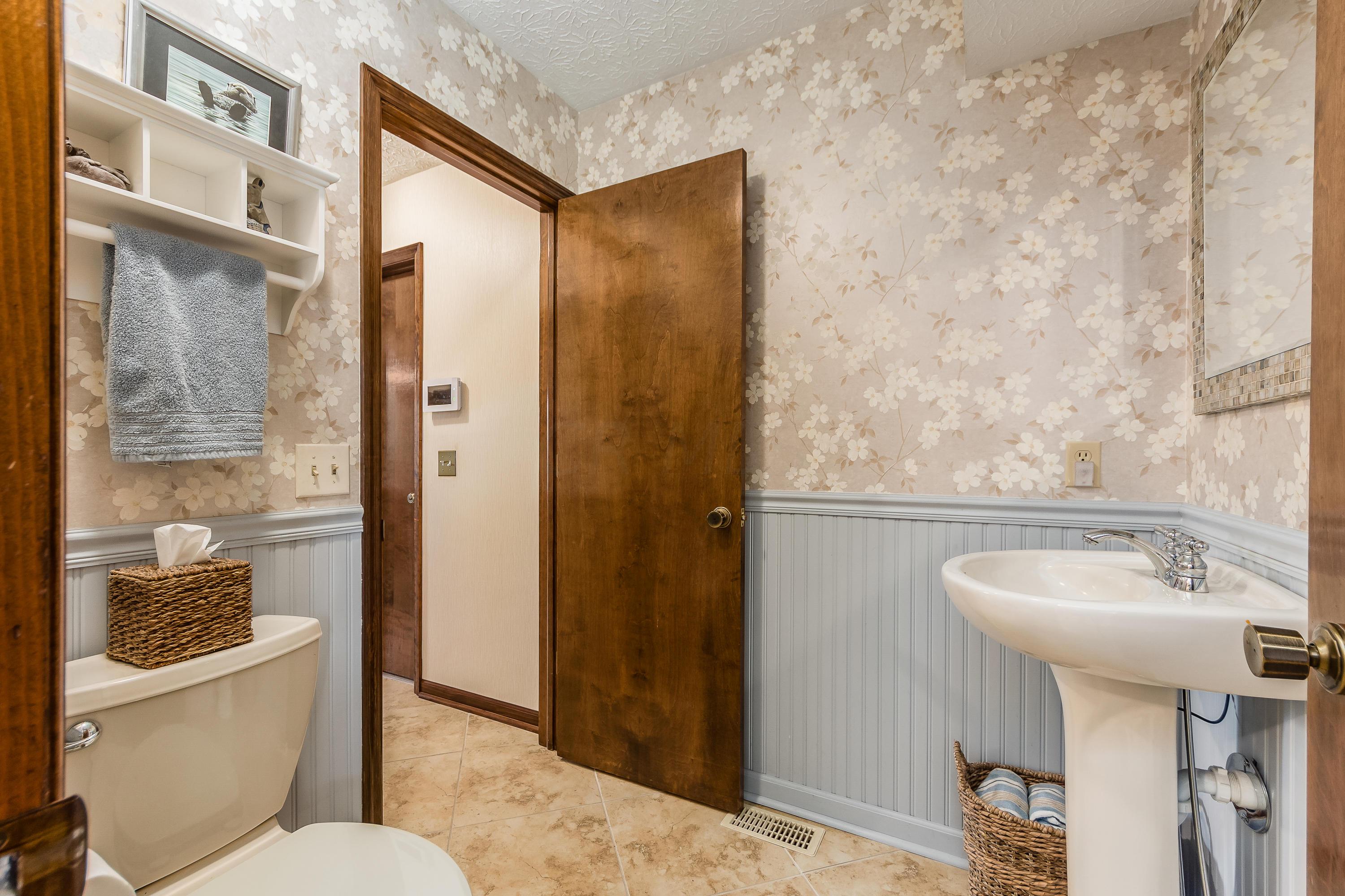 7727 Strathmoore Road Dublin, OH 43016 - Photo 17 of 35 Gallery Image 17