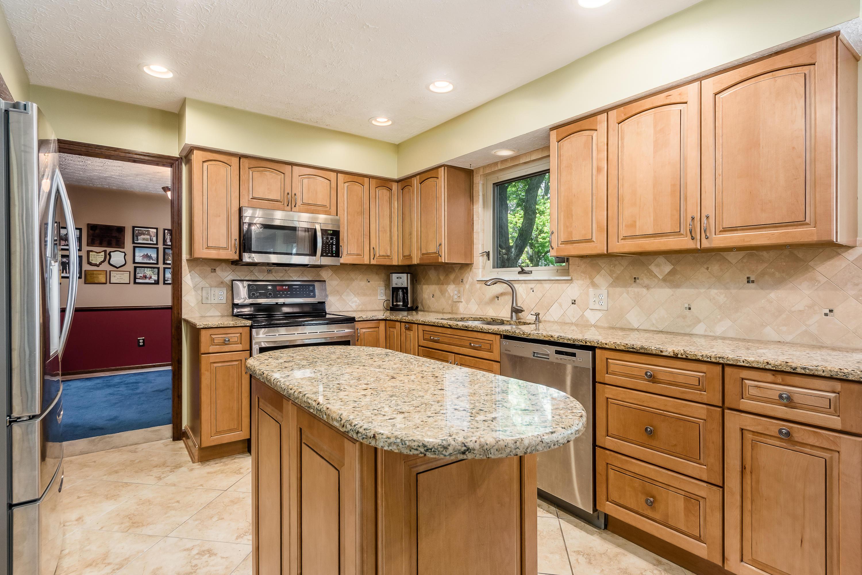 7727 Strathmoore Road Dublin, OH 43016 - Photo 3 of 35 Gallery Image 3