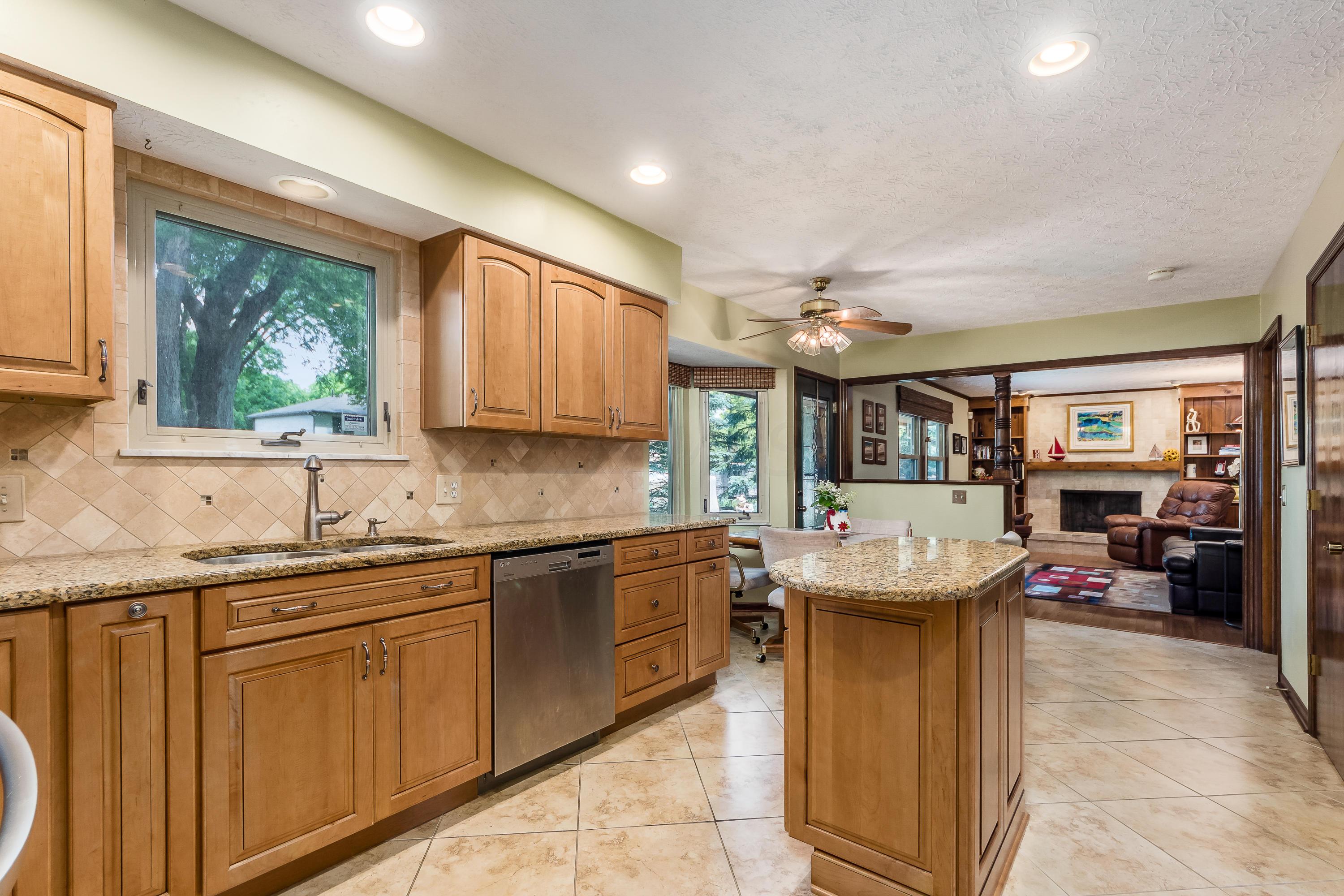 7727 Strathmoore Road Dublin, OH 43016 - Photo 5 of 35 Gallery Image 5