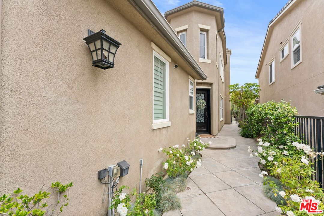 11564 Apulia Court Porter Ranch, CA 91326 - Photo 6 of 52