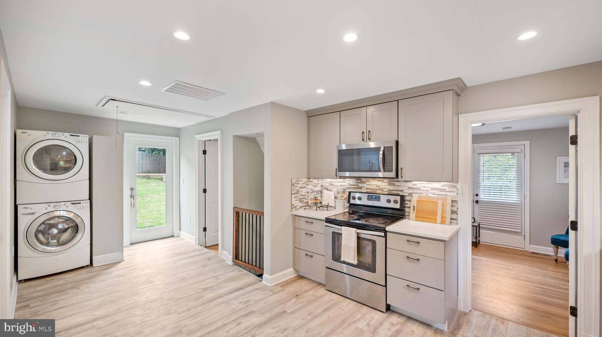 15705 Barnesville Road Boyds, MD 20841 - Photo 12 of 49 a kitchen with granite countertop a stove and a refrigerator