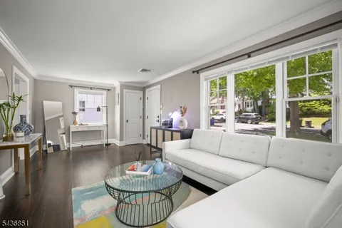 $1,049,000 | 18 Sunset Drive, Millburn, NJ 07041