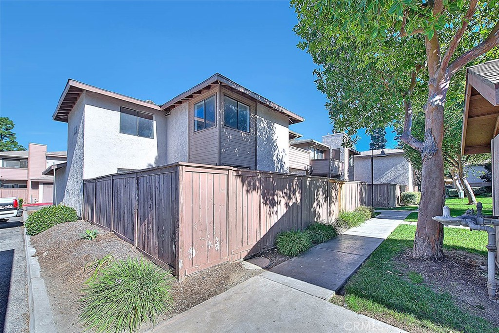 1315 Massachusetts Avenue, Unit 204 Riverside, CA 92507 - Photo 2 of 35