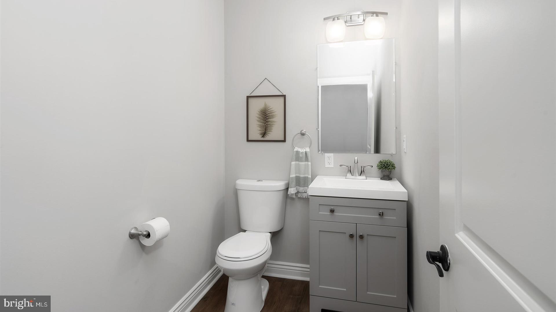 28459 School House Road Columbus, NJ 08022 - Photo 15 of 39 Half bath off the living room