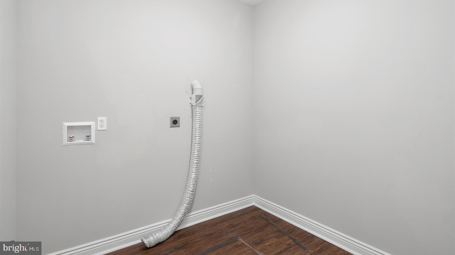 28459 School House Road Columbus, NJ 08022 - Photo 16 of 39 Laundry room off the living room