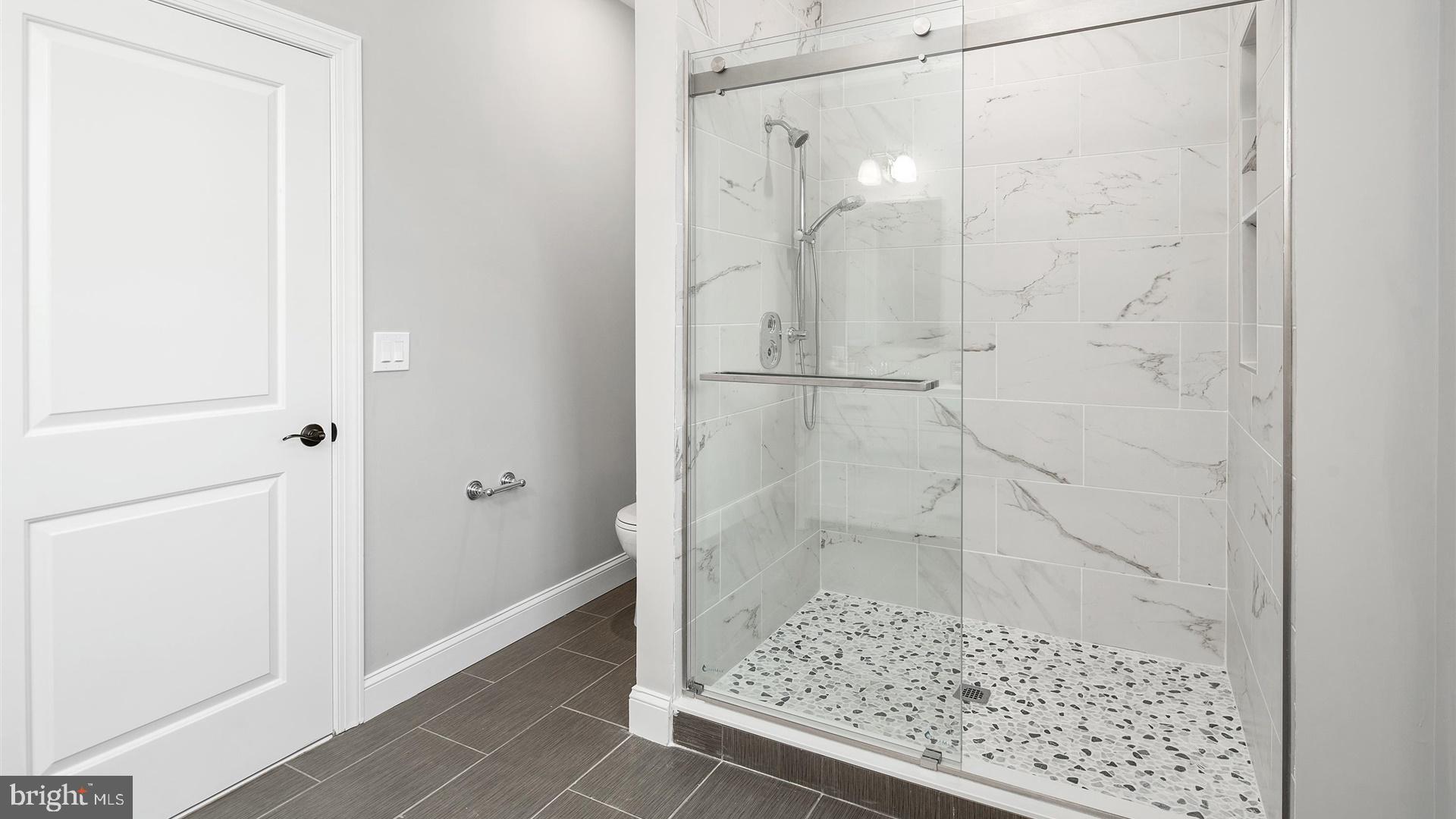 28459 School House Road Columbus, NJ 08022 - Photo 20 of 39 Master bathroom