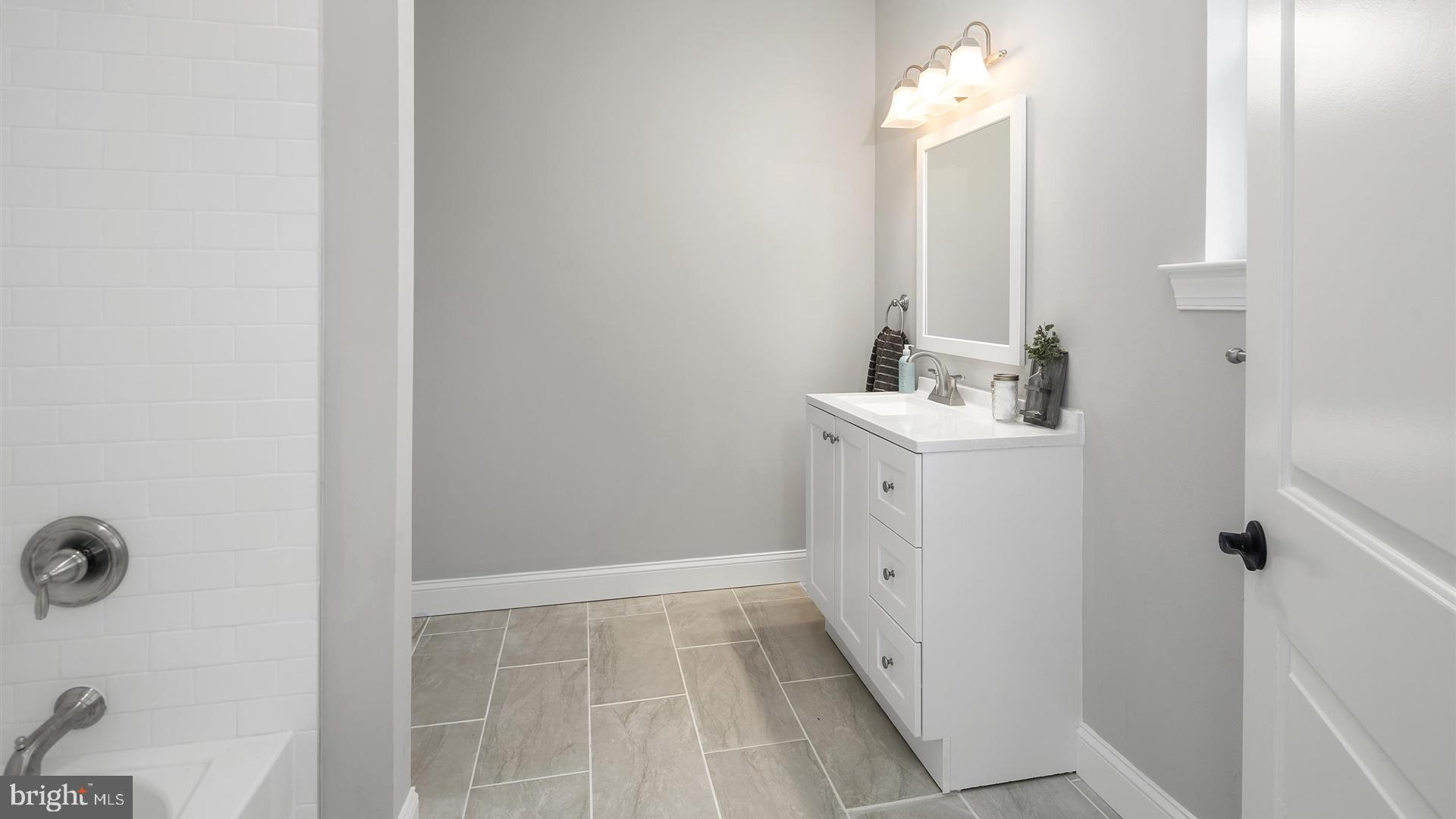 28459 School House Road Columbus, NJ 08022 - Photo 29 of 39 Full bath on 2nd floor