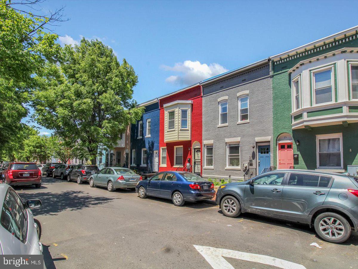 27 Bates Street Northwest Washington, DC 20001 - Photo 3 of 35