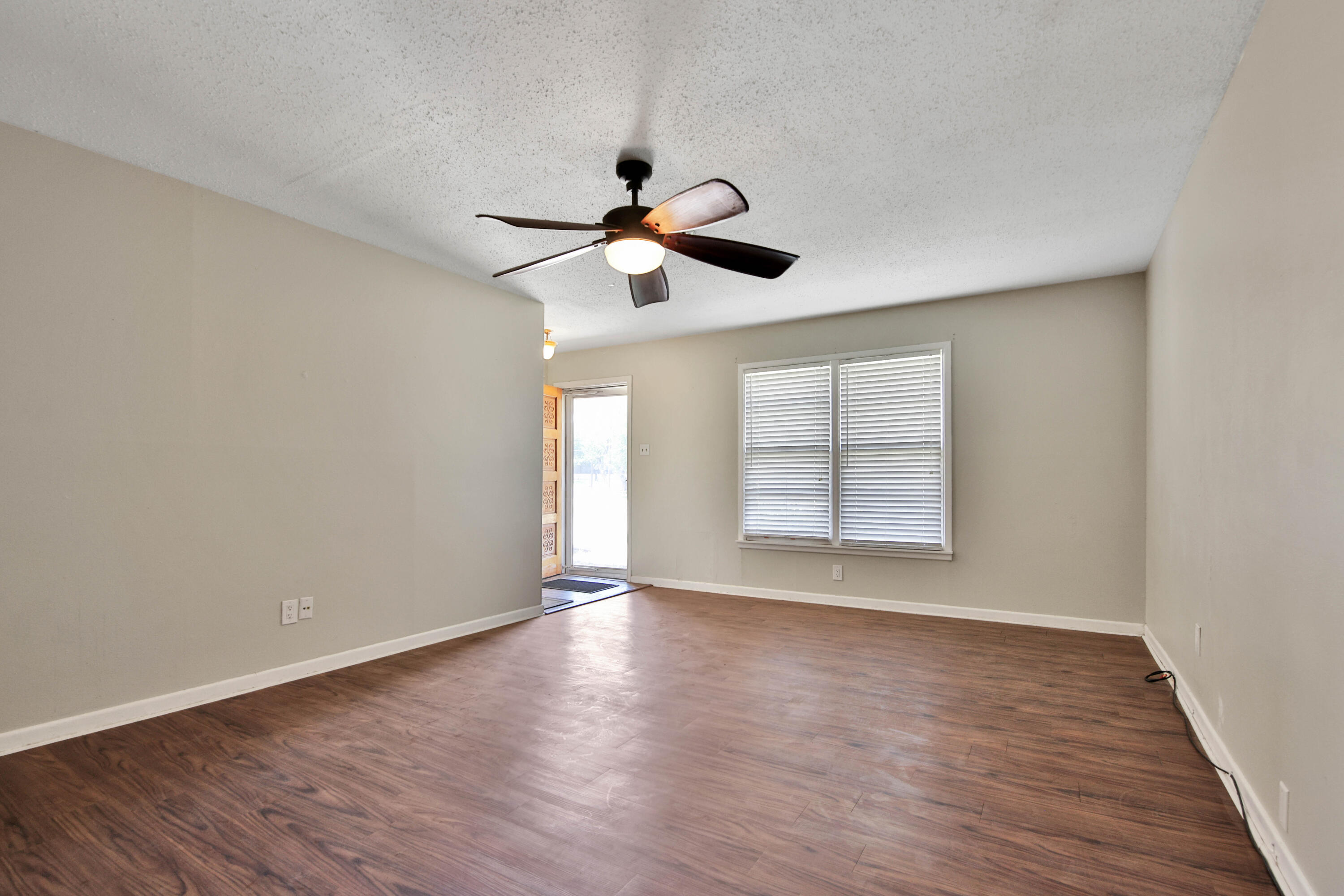 4317 31st Street Lubbock, TX 79410 - Photo 8 of 34 IMG_9831