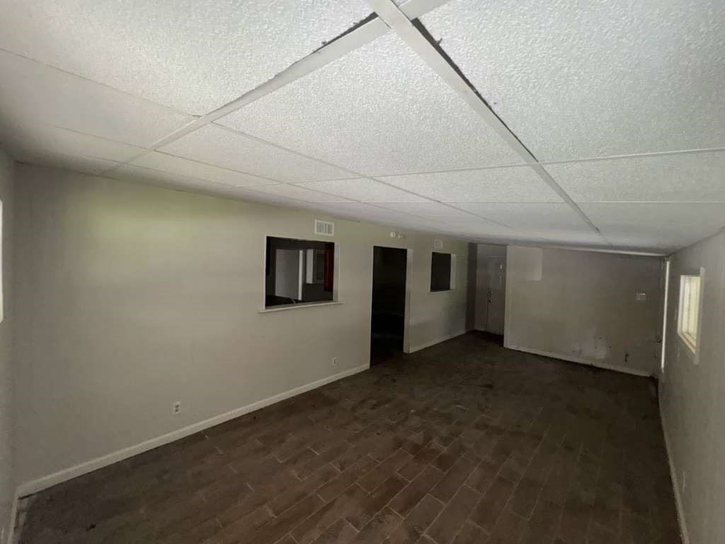 270 Triangle Drive Vidor, TX 77662 - Photo 20 of 27 a view of a big room with wooden floor and windows