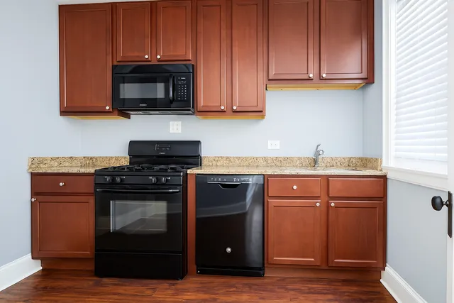 $1,650 | 3909 North Lamon Avenue, Unit 2N, Chicago, IL 60641