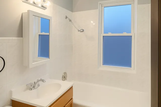 $1,650 | 3909 North Lamon Avenue, Unit 2N, Chicago, IL 60641