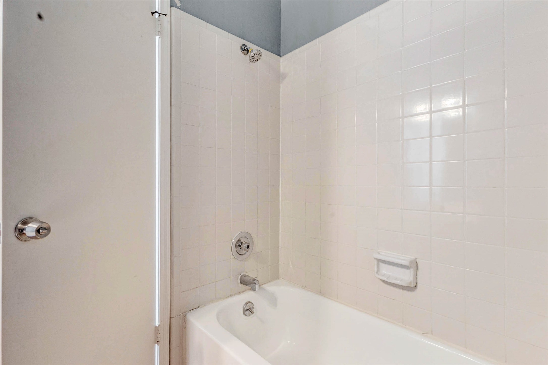 3800 Tanglewilde Street, Unit 102 Houston, TX 77063 - Photo 28 of 28 a bathroom with a tub and shower