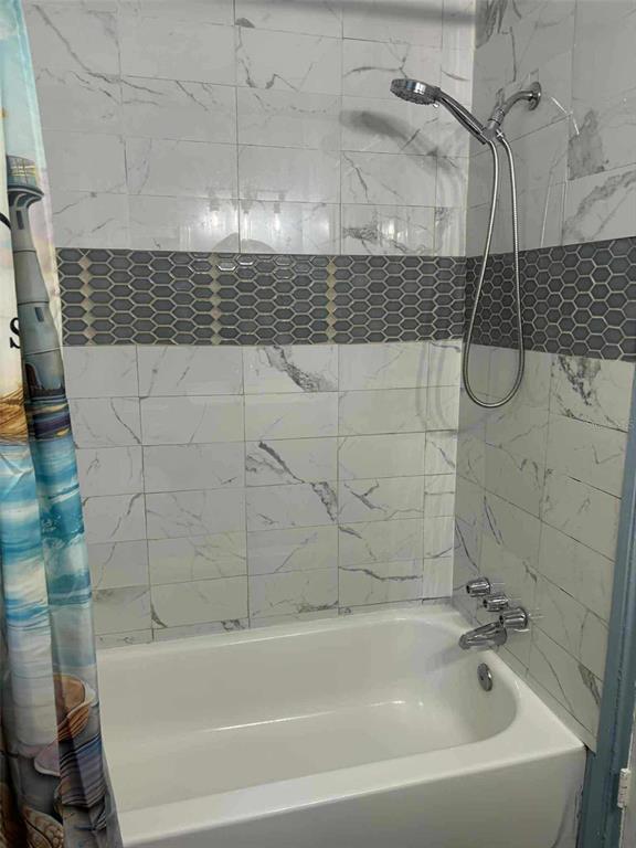5551 Verbena Road Jacksonville, FL 32209 - Photo 9 of 13 a bathroom with a shower and bathtub