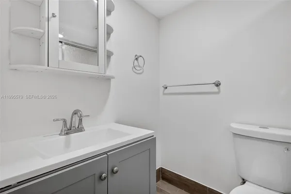 $260,000 | 275 Gate Road, Unit 104, Hollywood, FL 33024