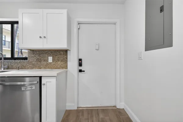 $260,000 | 275 Gate Road, Unit 104, Hollywood, FL 33024