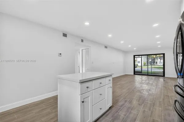 $260,000 | 275 Gate Road, Unit 104, Hollywood, FL 33024