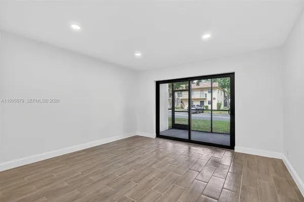 $260,000 | 275 Gate Road, Unit 104, Hollywood, FL 33024