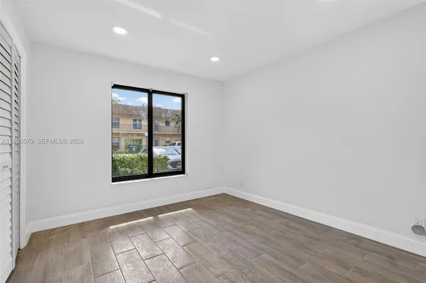 $260,000 | 275 Gate Road, Unit 104, Hollywood, FL 33024