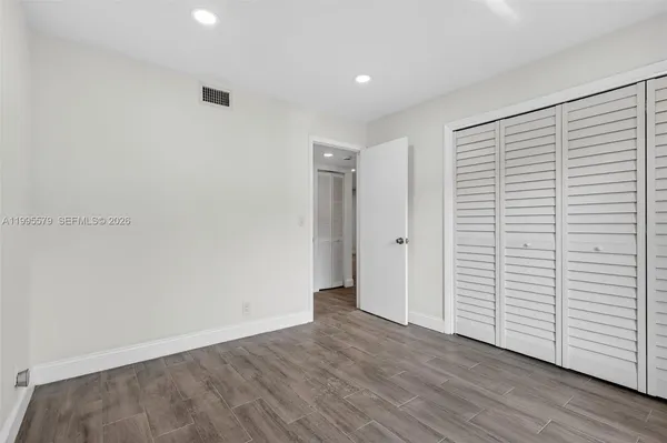 $260,000 | 275 Gate Road, Unit 104, Hollywood, FL 33024