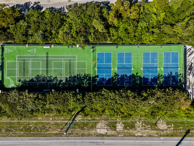 $1,100,000 | 96000 Overseas Highway, Unit S3 AND 29' BOAT SLIP, Key Largo, FL 33037