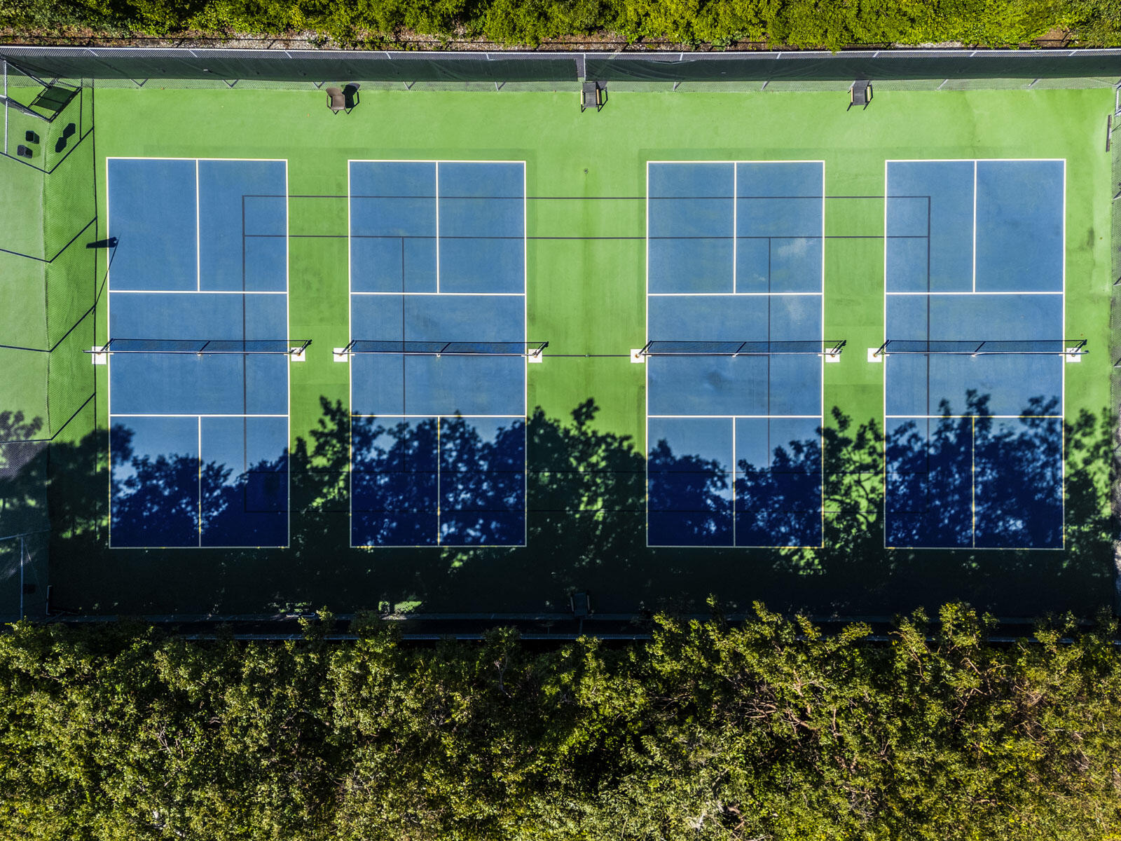96000 Overseas Highway, Unit S3 AND 29' BOAT SLIP Key Largo, FL 33037 - Photo 30 of 38 front view of a house and a yard