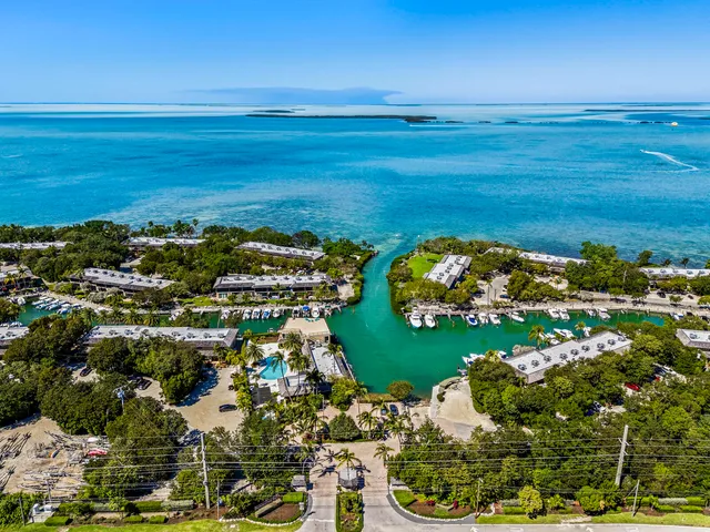$1,100,000 | 96000 Overseas Highway, Unit S3 AND 29' BOAT SLIP, Key Largo, FL 33037
