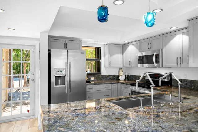 $1,100,000 | 96000 Overseas Highway, Unit S3 AND 29' BOAT SLIP, Key Largo, FL 33037