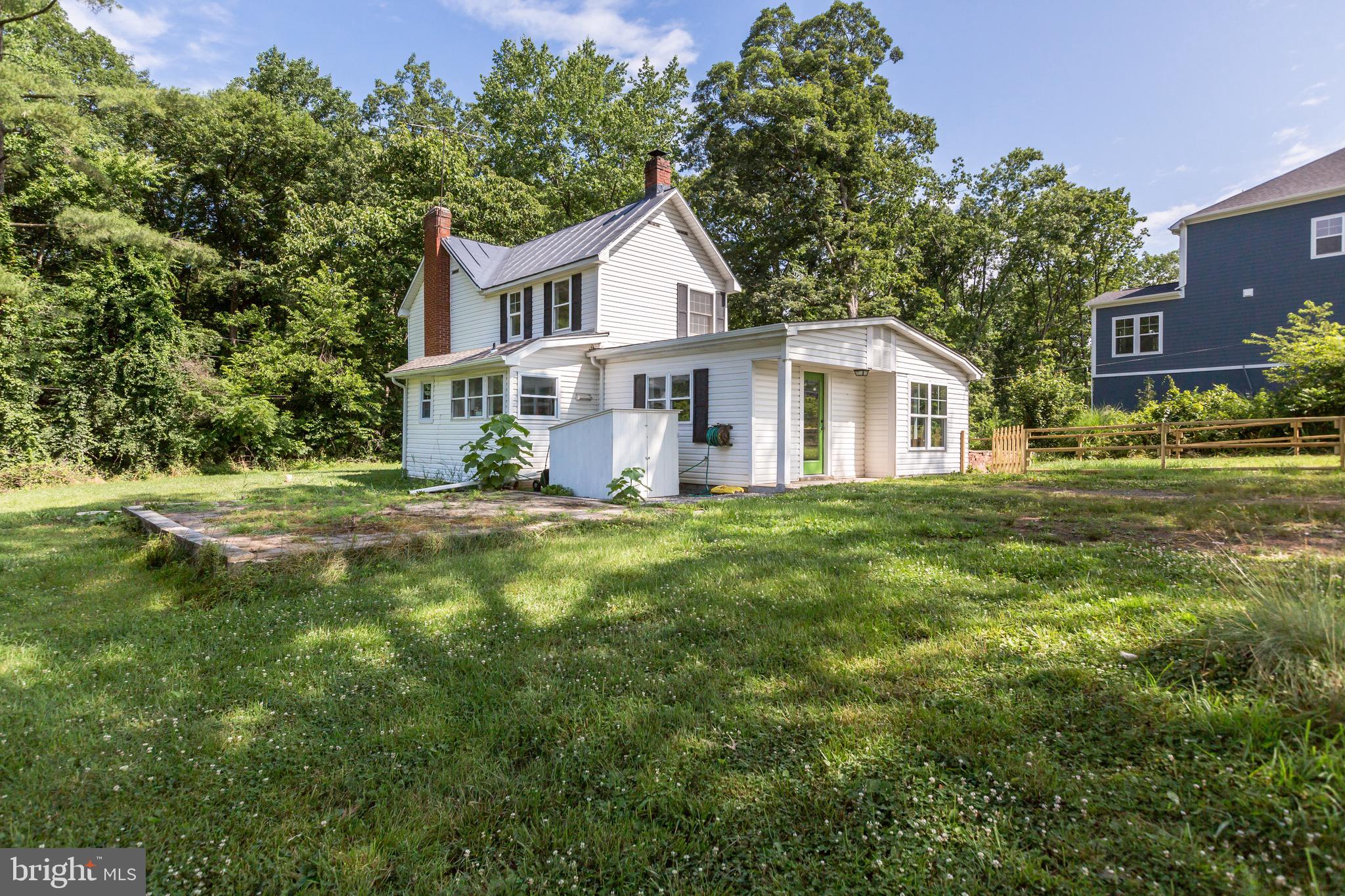 24436 Lenah Road Aldie, VA 20105 - Photo 2 of 39 a front view of a house with a garden