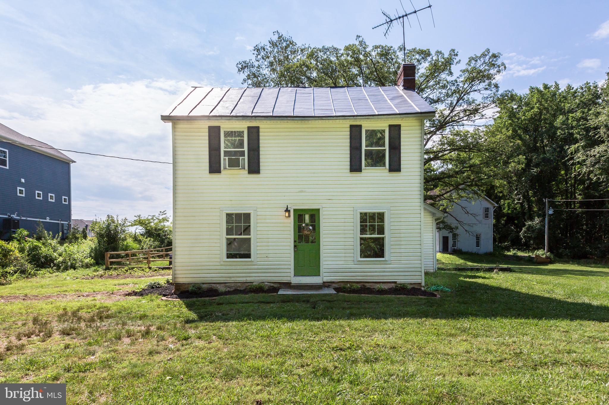 24436 Lenah Road Aldie, VA 20105 - Photo 35 of 39 a view of a house with backyard and garden