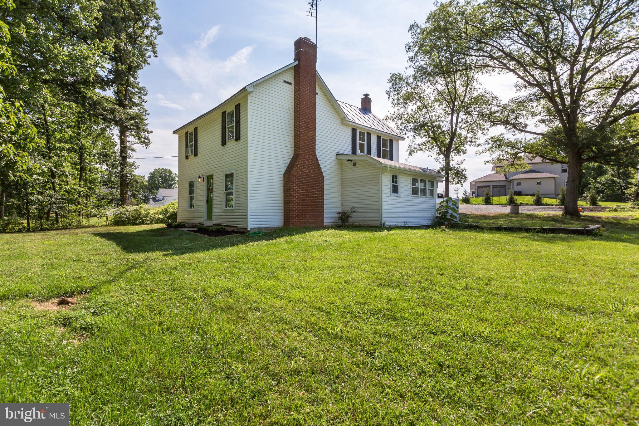 24436 Lenah Road Aldie, VA 20105 - Photo 36 of 39 a front view of a building with a yard