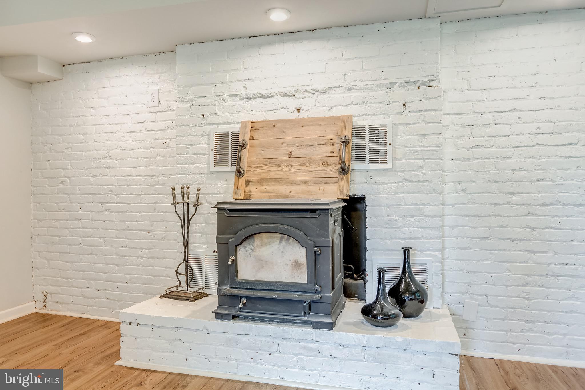 24436 Lenah Road Aldie, VA 20105 - Photo 9 of 39 a close view of a fireplace in kitchen and utility