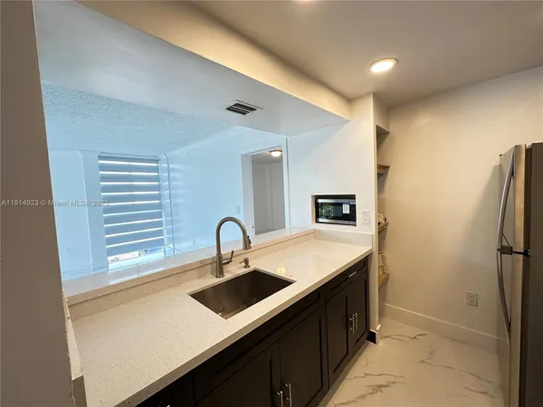 $2,200 | 7125 Northwest 186th Street, Unit B311, Hialeah, FL 33015