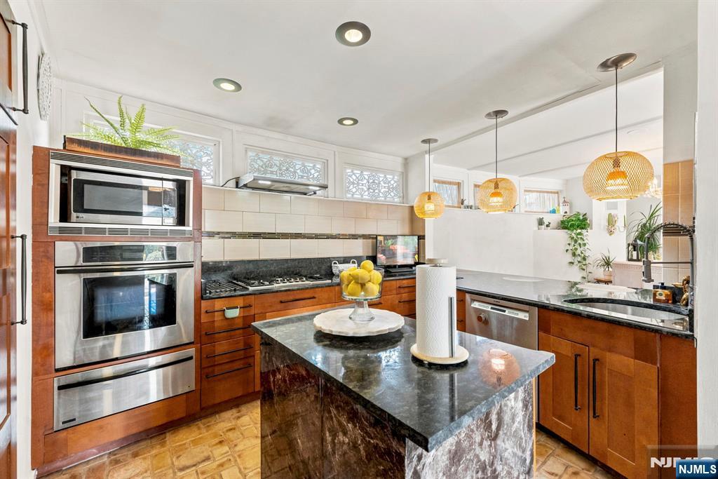 387 Spring Valley Road Paramus, NJ 07652 - Photo 9 of 50 Gallery Image 9