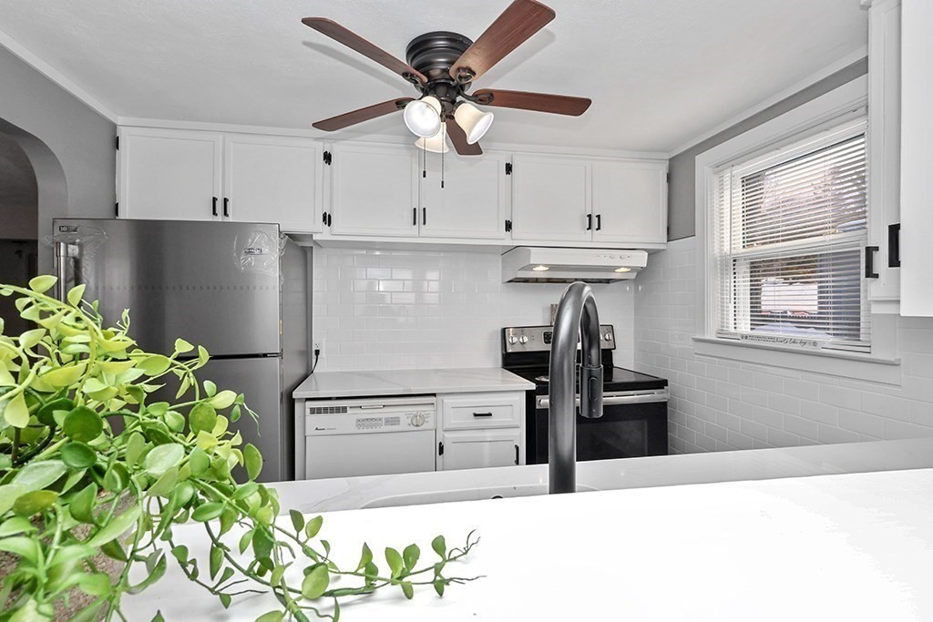 5 Bernier Lane Bellingham, MA 02019 - Photo 7 of 28