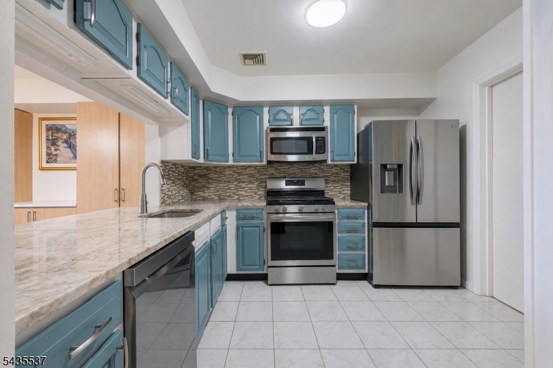 15 Boulder Run Road Paterson, NJ 07501 - Photo 7 of 29