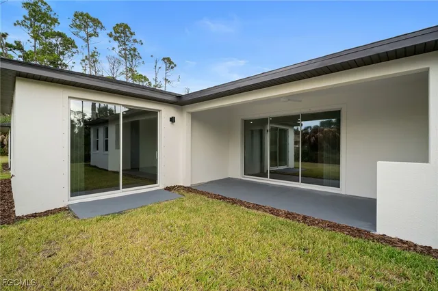 a view of an entrance of the house