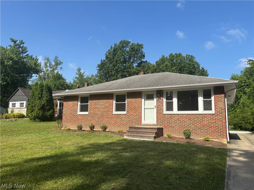 1574 Sunview Road Lyndhurst, OH 44124 - Photo 1 of 21
