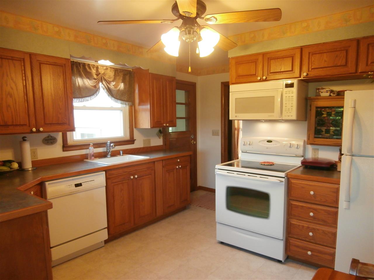 8344 East Island Road Elsie, MI 48831 - Photo 2 of 27 31301589-1.JPG