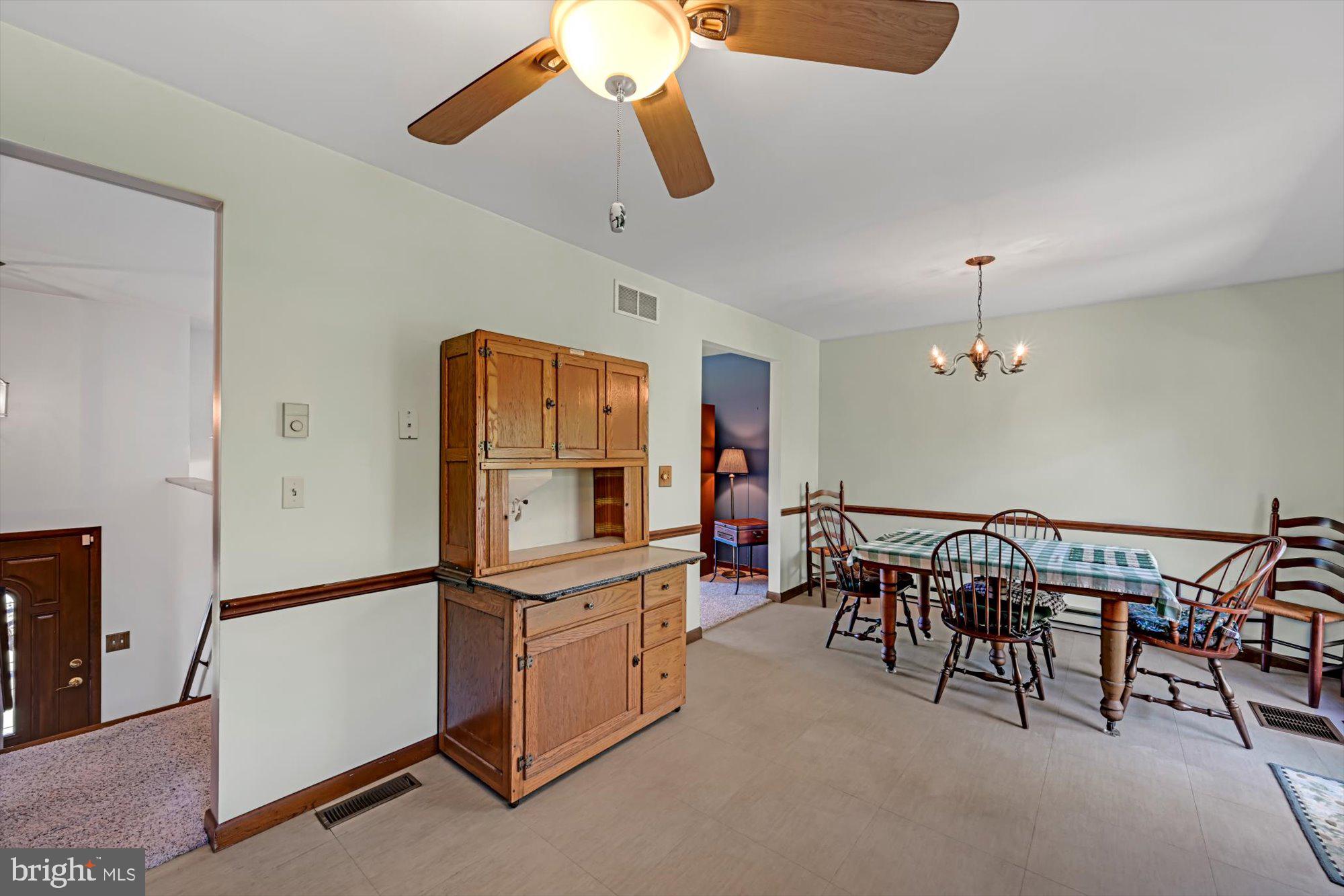 5309 Bossler Road Elizabethtown, PA 17022 - Photo 11 of 28 Kitchen