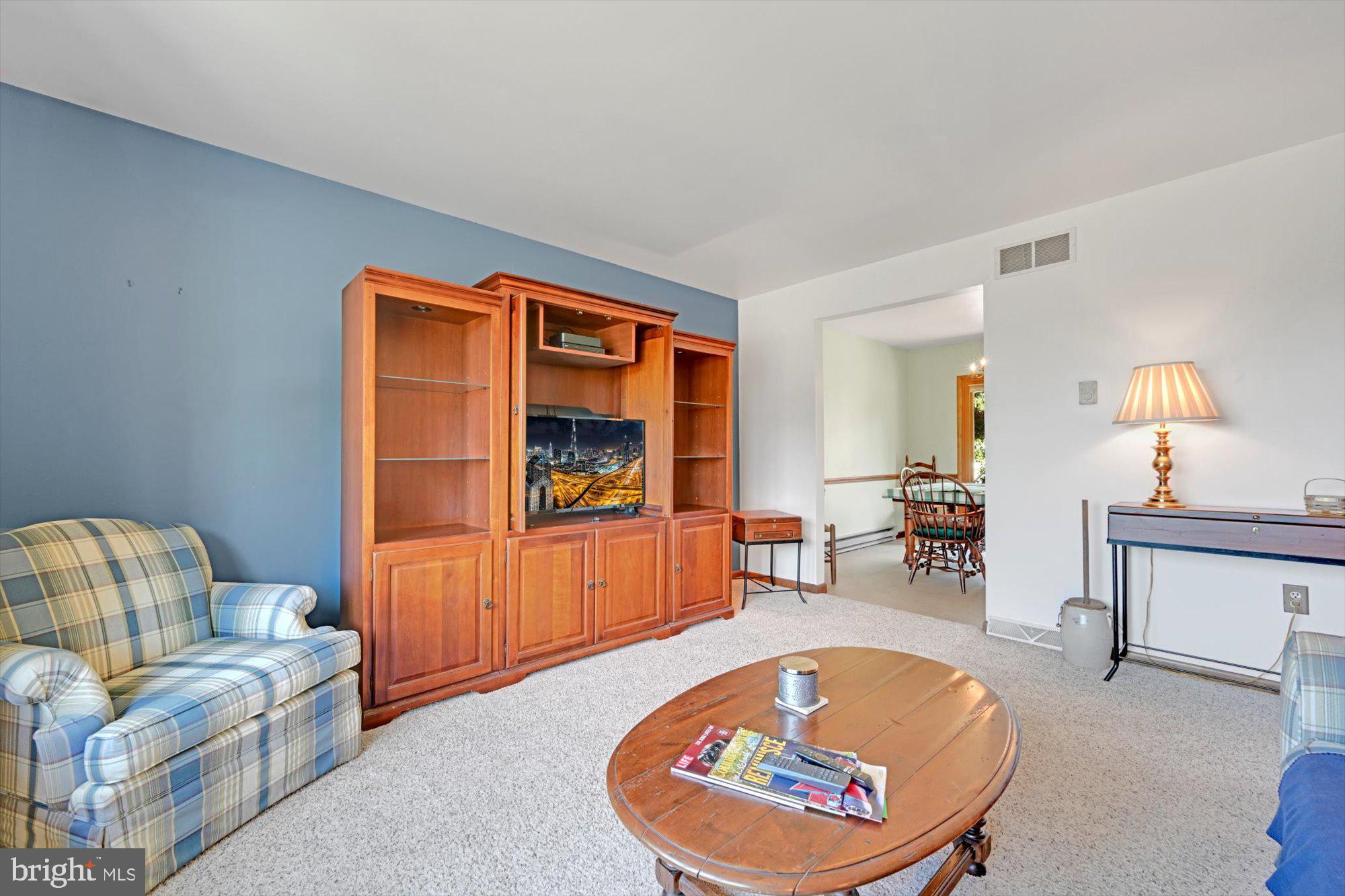 5309 Bossler Road Elizabethtown, PA 17022 - Photo 5 of 28 Living Room