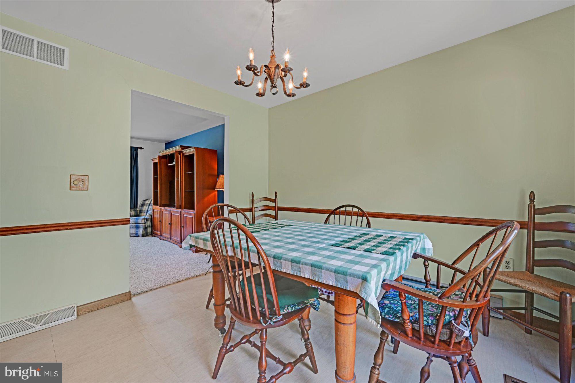 5309 Bossler Road Elizabethtown, PA 17022 - Photo 6 of 28 Dining