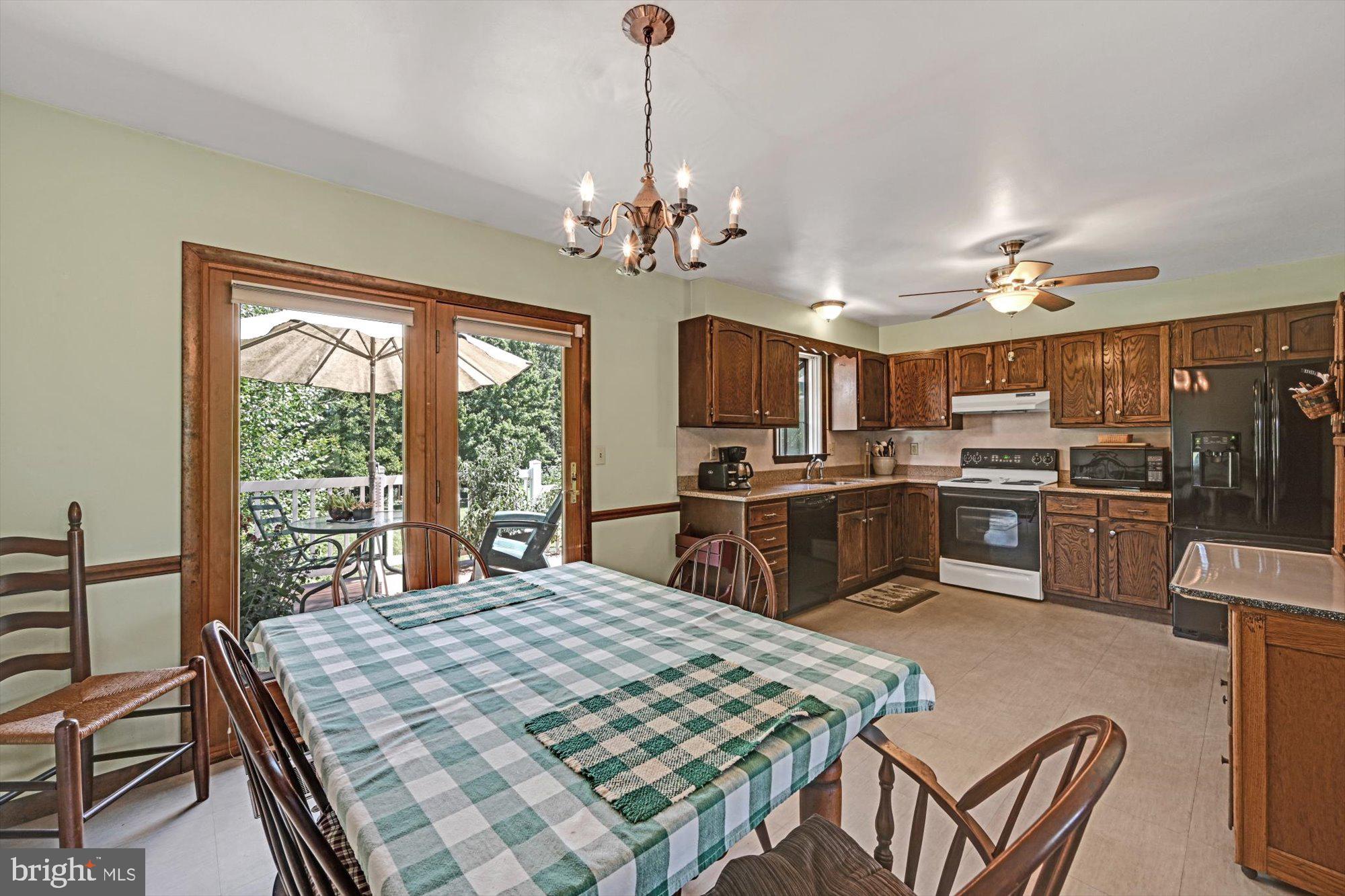 5309 Bossler Road Elizabethtown, PA 17022 - Photo 7 of 28 Dining