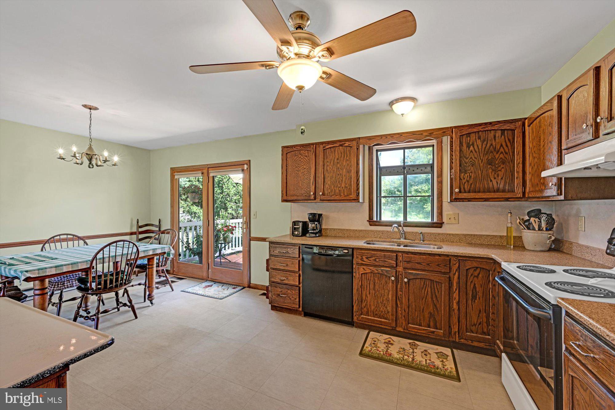 5309 Bossler Road Elizabethtown, PA 17022 - Photo 10 of 28 Kitchen