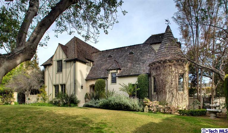front view of house with a yard