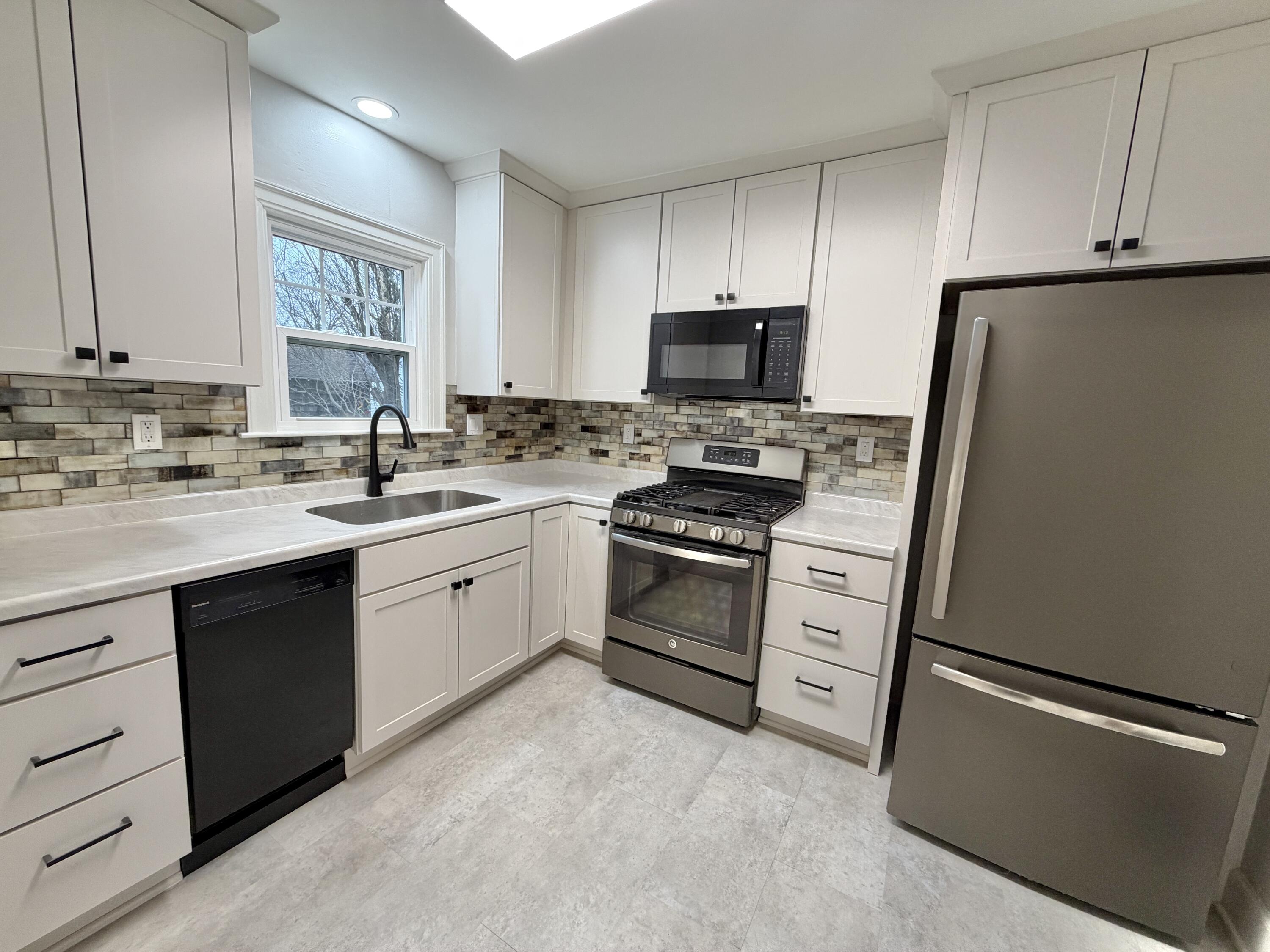 1221 Grace Street Janesville, WI 53545 - Photo 7 of 17 IMG_1579