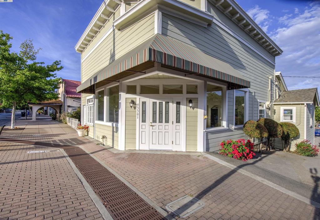 43301 Mission Boulevard Fremont, CA 94539 - Photo 4 of 30 a front view of a house with a yard