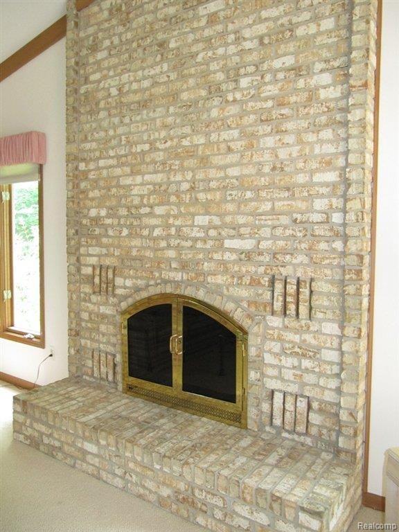 1754 North Fairview Lane Rochester, MI 48306 - Photo 17 of 36 Fireplace.JPG